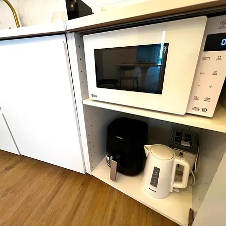 Front Line Port Haven Apartment *