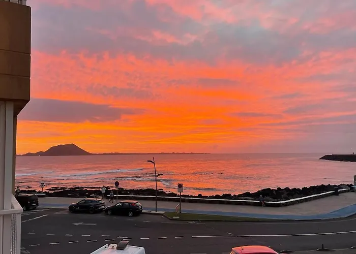 Front Line Port Haven Apartment *