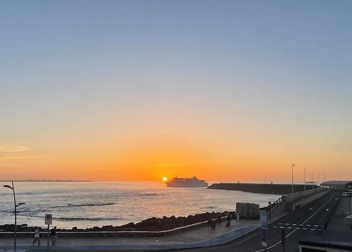 Front Line Port Haven Appartement